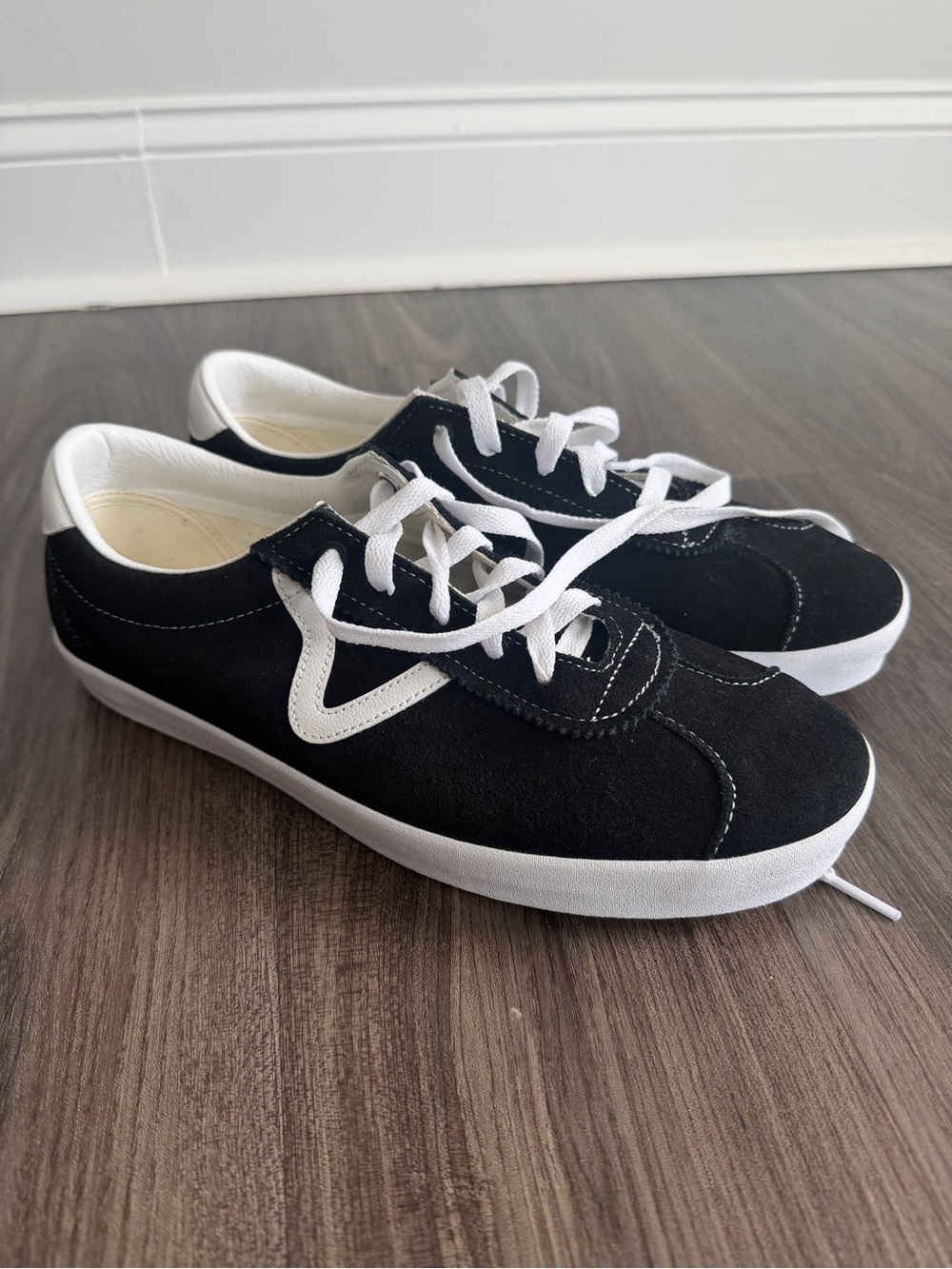 Vans Men’s Sport Low Lace Up Skate Sneakers Retro Tennis Shoes Black White
